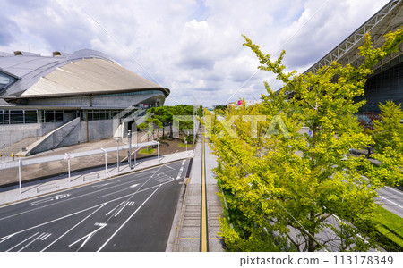 幕張展覽館幕張展覽館是一個圓頂形大廳,可容納9,000人。 幕張展覽館幕張展覽館是一個圓頂形大廳,可容納9,000人。 113178349