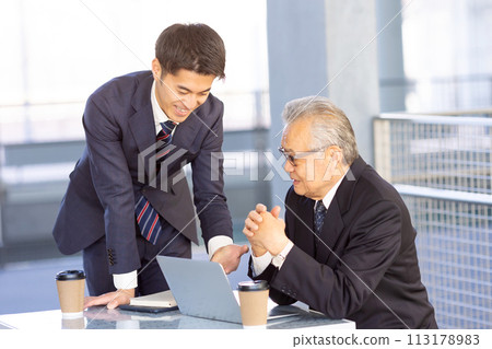 商業老闆下屬 113178983