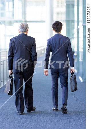 商人走回視圖 113178984