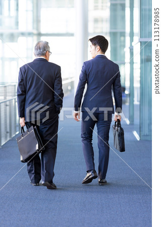 商人走回視圖 113178985