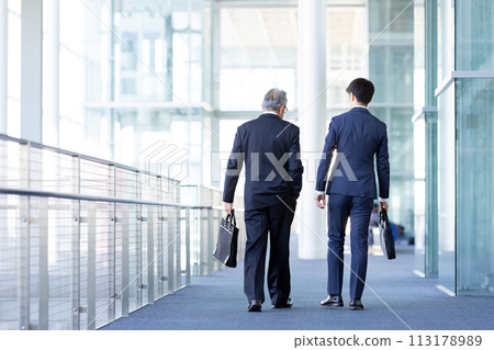 商人走回視圖 113178989