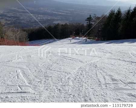 [Skiing/Snowboarding] Compacted snow course/ski resort/slope (Nagano Prefecture/Fujimi Panorama Resort Ski Resort) 113179729