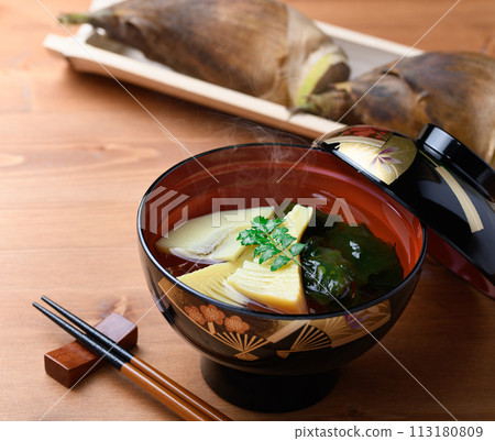 Taste of Spring Wakatake Soup (Suimono with bamboo shoots and wakame seaweed) 113180809