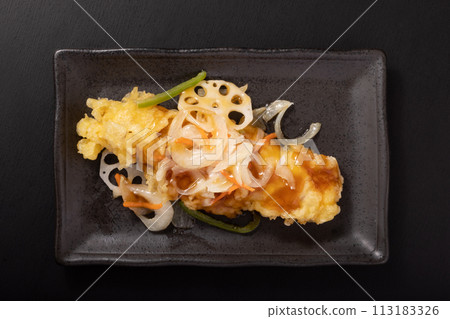無骨比目魚和糖醋蔬菜 無骨比目魚和糖醋蔬菜 113183326