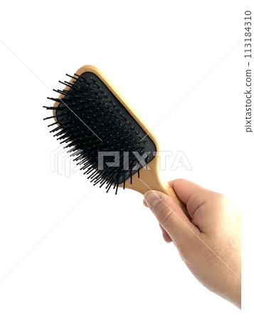 hand with brush 113184310