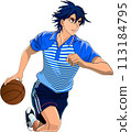 休息時間享受籃球的年輕人 113184795