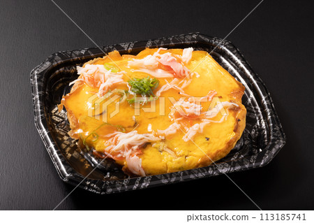 鬆軟的雞蛋配上蟹肉和蛋醬 鬆軟的雞蛋配上蟹肉和蛋醬 113185741