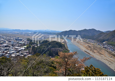 [Gifu Prefecture] Mino City, Nagara River and mountains seen from Kokura Park (Ogurayama Castle ruins) observation deck 113187114