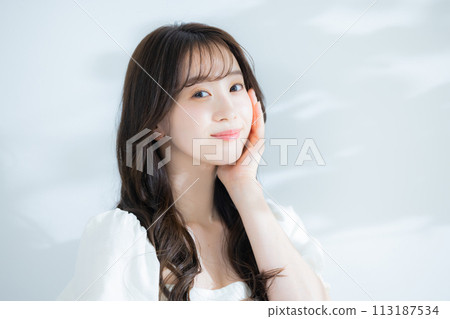年輕女子髮型圖片 113187534