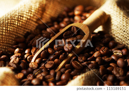 Coffee beans in bag 113189151