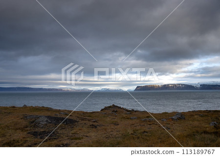 Atlantic ocean coast and mountains, Westfjords, Iceland 113189767