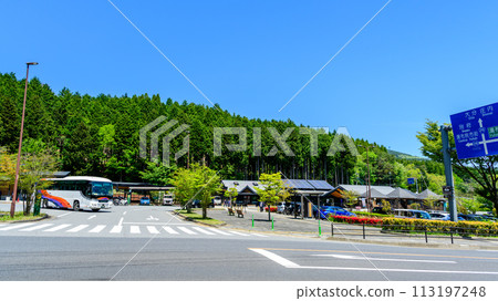 (Road and surrounding scenery) Yufuin Roadside Station, a great place for sightseeing and outings with the blue sky as a backdrop (Yufuin, Yufu City, Oita Prefecture) (Road and surrounding scenery) Yufuin Roadside Station, a great place for sightseeing and outings with the blue sky as a backdrop (Yufuin, Yufu City, Oita Prefecture) 113197248