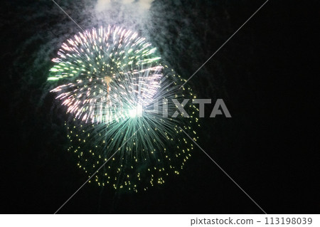 五彩繽紛的煙花 五彩繽紛的煙花 113198039