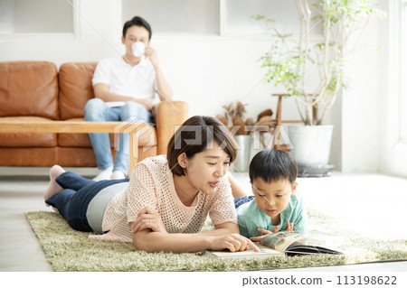 Reading with parents and children Living room Reading with parents and children Living room 113198622
