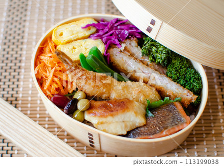 Bending Wage box lunch 113199038