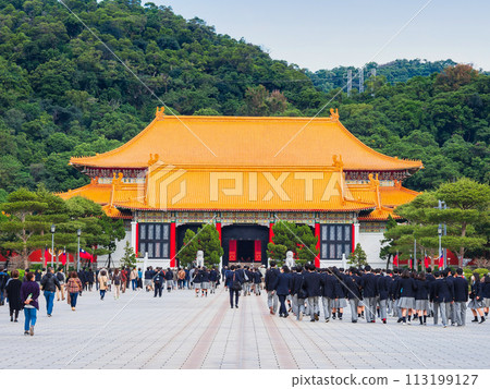 台北忠陵山門和人民大會堂 113199127