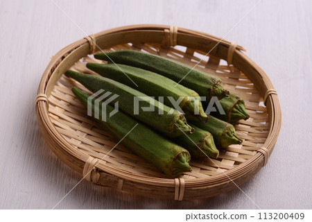 Okra in a colander 113200409