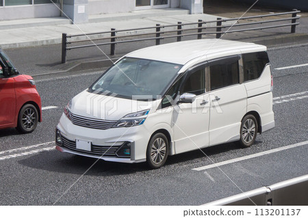 一箱車小貨車道路行駛 113201137