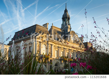 Tours Town Hall in morning 113201688