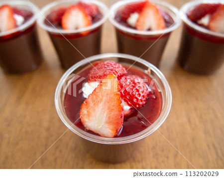 Sweets making chocolate pudding 113202029