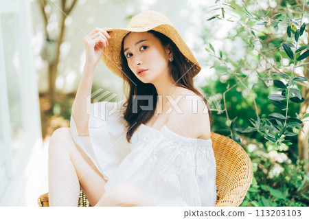 年輕女性的度假形象 113203103