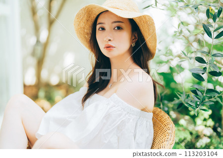Resort image of young women 113203104
