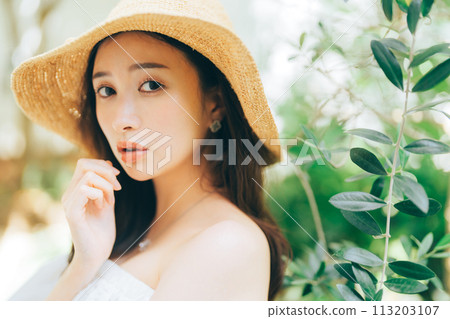 年輕女性的度假形象 113203107