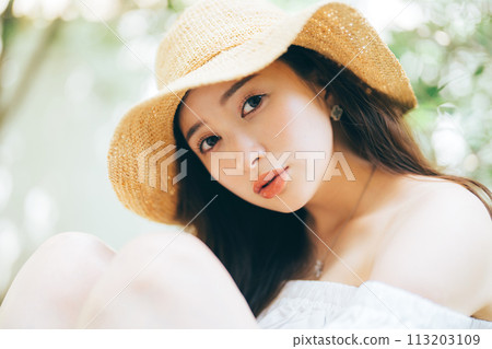 年輕女性的度假形象 年輕女性的度假形象 113203109