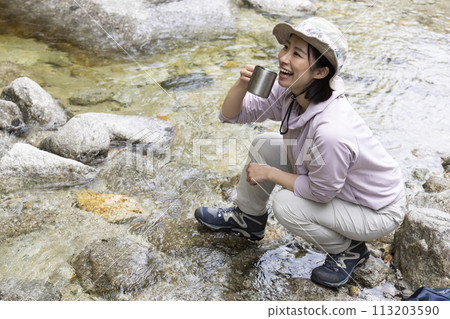Woman enjoying hiking 113203590