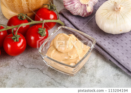Yellow cream grill sauce for burger 113204194
