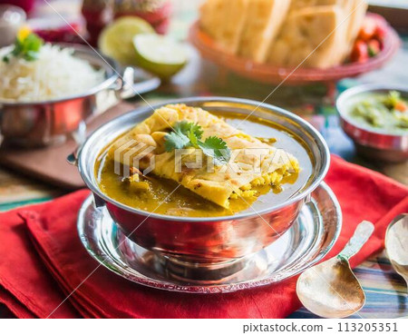 Indian curry 113205351