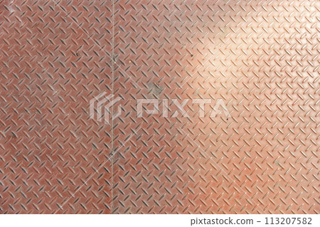 陽光照射的鐵板紋理圖像格子板 陽光照射的鐵板紋理圖像格子板 113207582