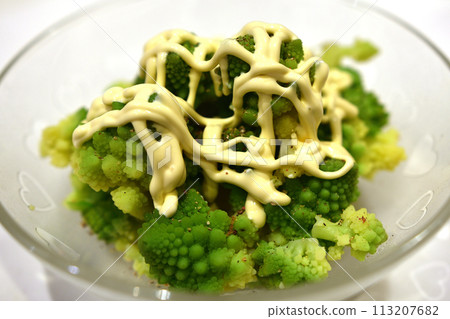 Romanesco salad 113207682