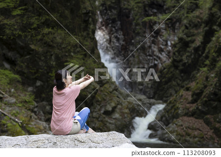 Refreshing woman doing yoga in the forest 113208093