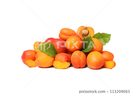 PNG,A bunch of fresh apricots, isolated on white background PNG,A bunch of fresh apricots, isolated on white background 113209083