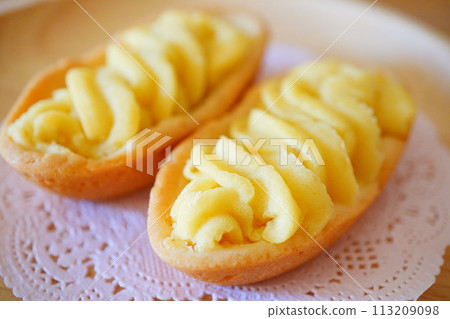 Local tart. Sweet potato tart purchased in Gunma Prefecture. Local tart. Sweet potato tart purchased in Gunma Prefecture. 113209098