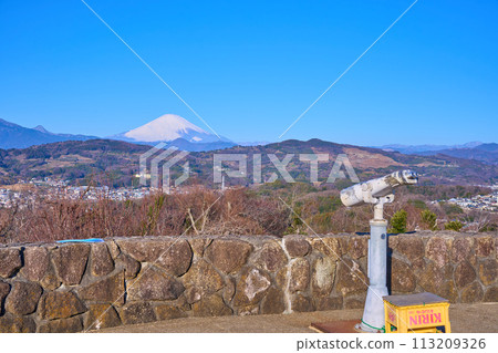 春季從神奈川縣那賀郡二宮町東山公園展望台向西眺望(小田原市、富士山、足柄上郡、箱根山脈等) 春季從神奈川縣那賀郡二宮町東山公園展望台向西眺望(小田原市、富士山、足柄上郡、箱根山脈等) 113209326