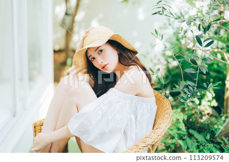 Resort image of young women 113209574