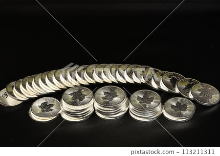 Silver coins, a physical asset with their beautiful shine, are becoming increasingly popular. Silver coins, a physical asset with their beautiful shine, are becoming increasingly popular. 113211311