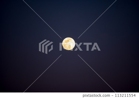 Full moon, copy space Full moon, copy space 113211554