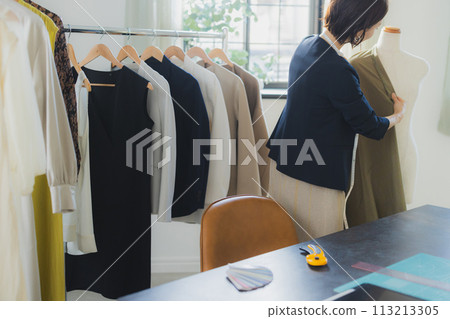 從事服裝業的女性 113213305
