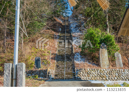 Steep stairs at a shrine [Nagano Prefecture] 113213835
