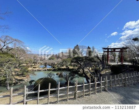 Japanese scenery (shrines, gardens, nature, plants, blue sky) 113213887