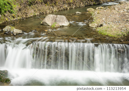 京都洛北清澈的鞍馬川 京都洛北清澈的鞍馬川 113213954