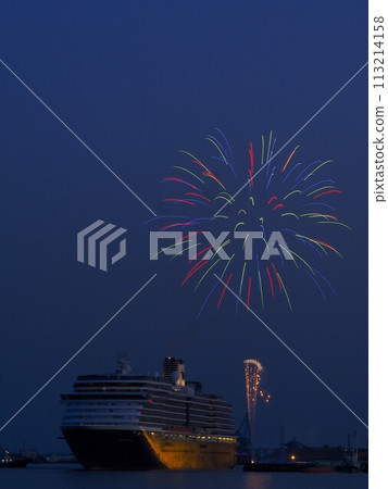 靜岡縣威士特丹從清水港出發，出發時放煙火，三月 113214158