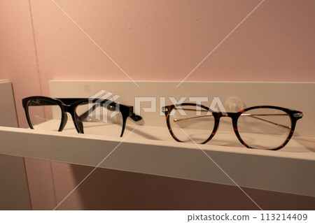 Fashionable glasses 113214409