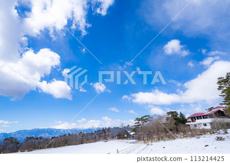 [藍天素材]冬季清里高原的藍天和雲彩[山梨縣] 113214425