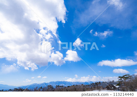 [藍天素材]冬季清里高原的藍天和雲彩[山梨縣] 113214440