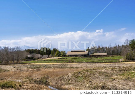 宮城縣川崎町國立陸奧湖濱公園初春、藍天、梯田 宮城縣川崎町國立陸奧湖濱公園初春、藍天、梯田 113214915