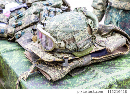 Army kevlar helmet to protect the head with protective goggles 113216418